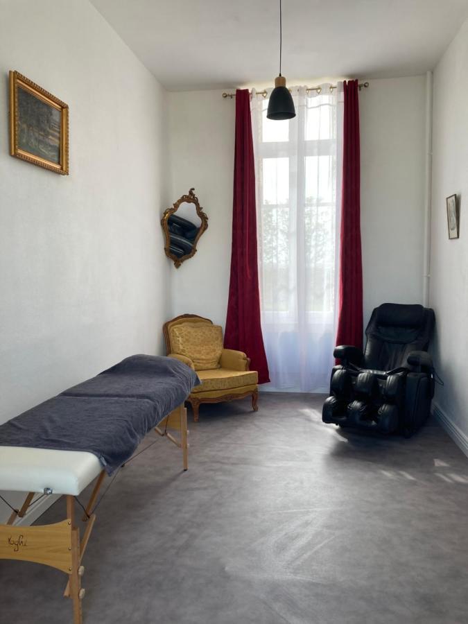 Chambre Romantique Dans Le Chateau De La Bouchatte Chazemais 外观 照片