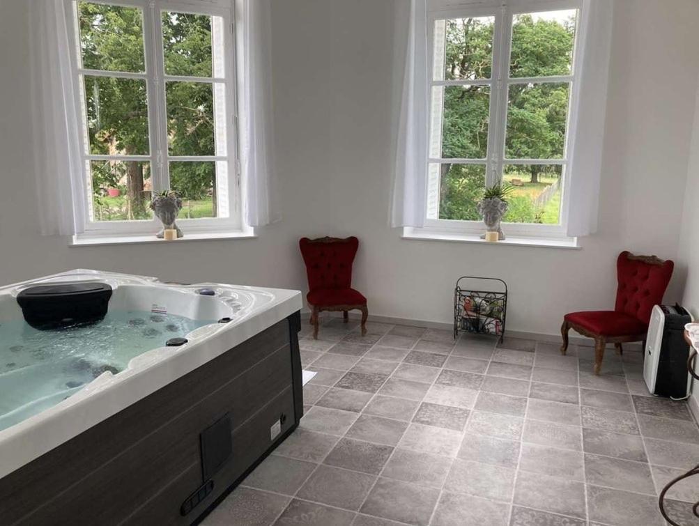 Chambre Romantique Dans Le Chateau De La Bouchatte Chazemais 外观 照片