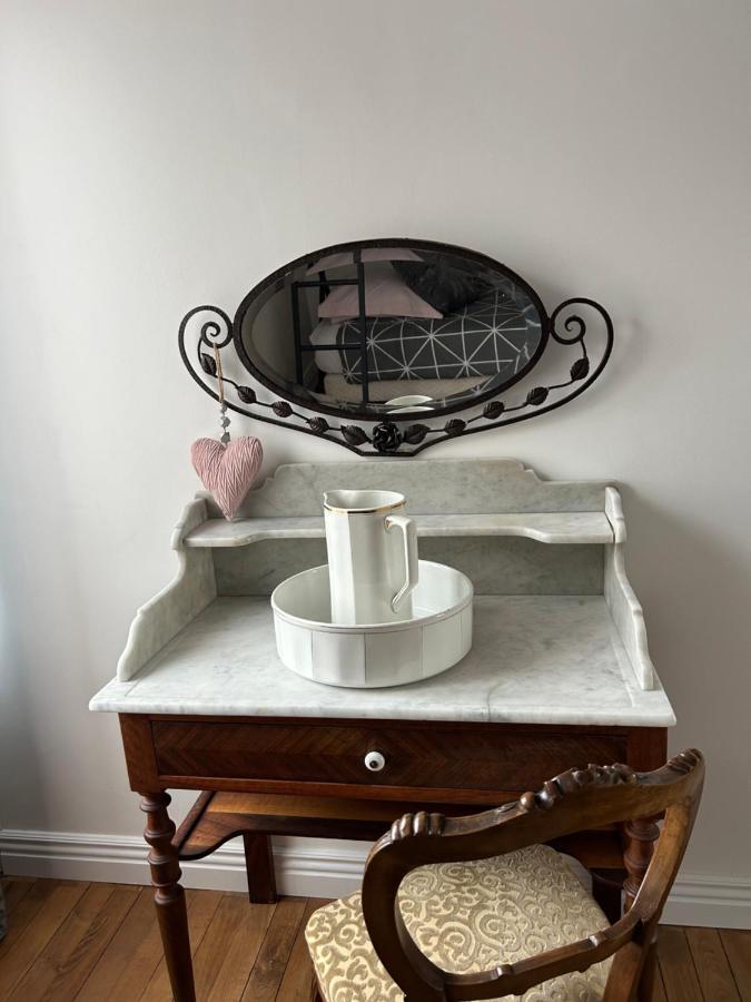 Chambre Romantique Dans Le Chateau De La Bouchatte Chazemais 外观 照片